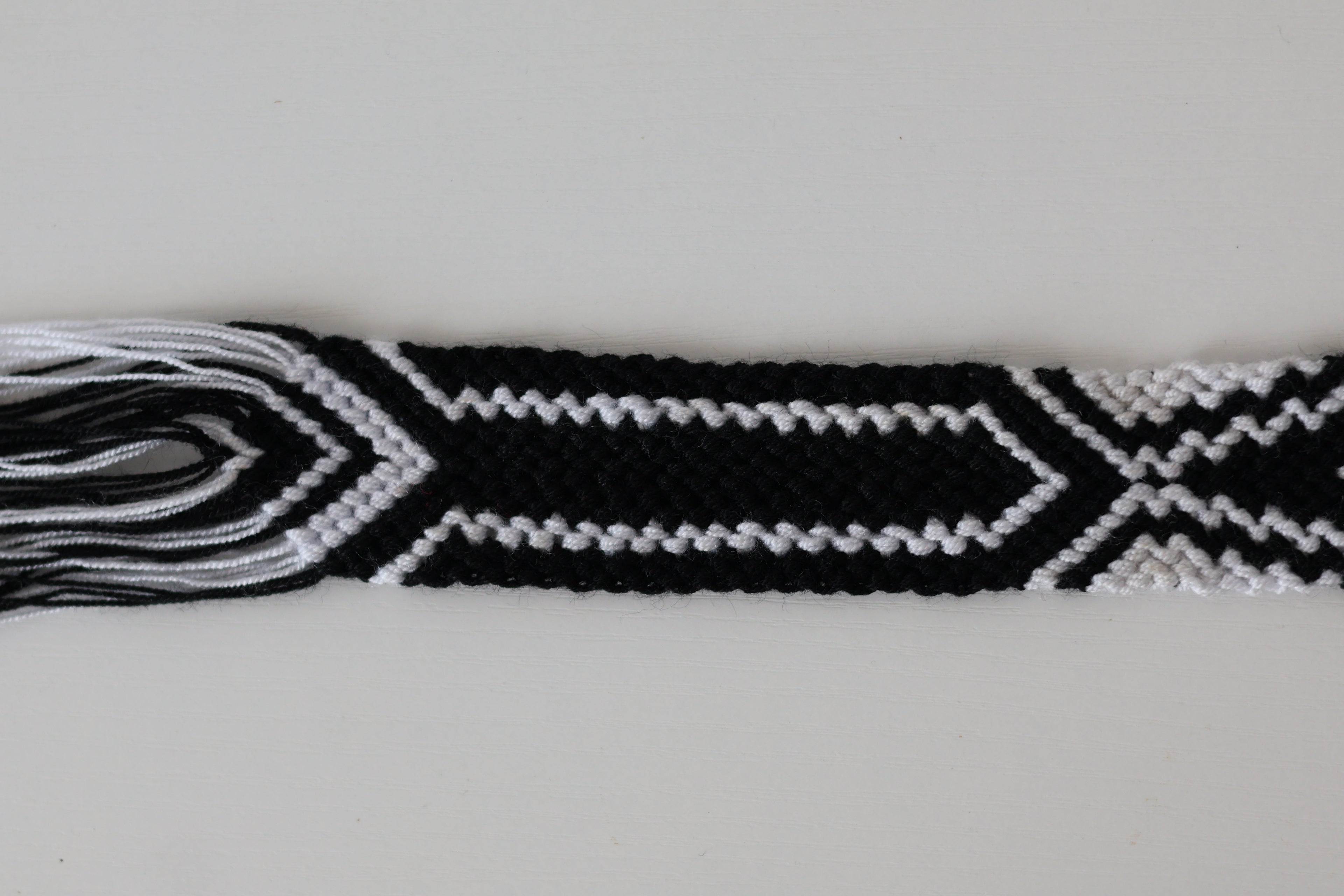 'FAJÓN' wayuu belt, blanco & negro